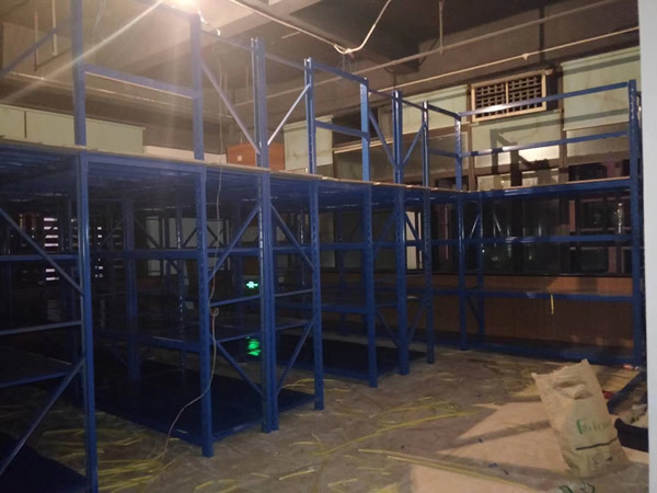 Heavy Duty Metal Storage Shelves With Mezzanine Floor Blue Color  Capacity 300kg